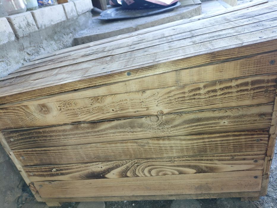 Собача дерев'яна будка