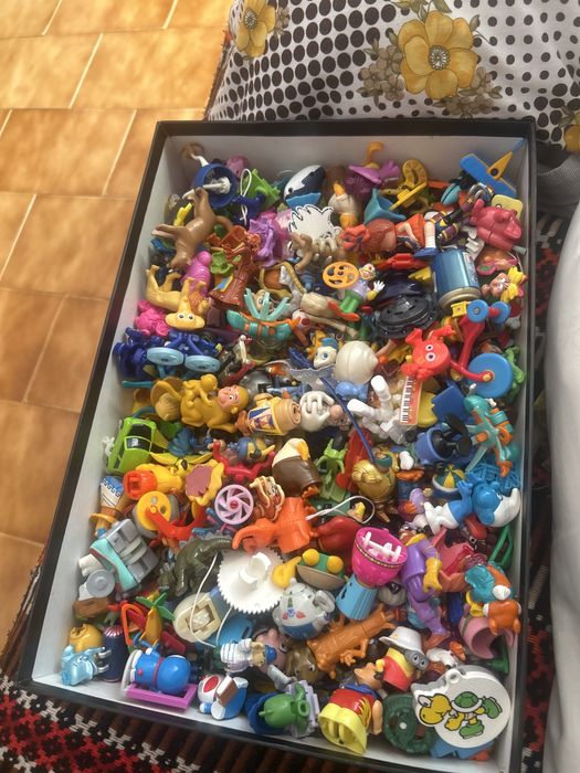 Brinquedos dos ovos kinder antigos