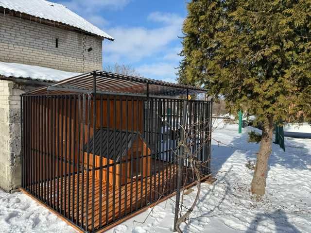 Kojec dla psa – solidny i wytrzymały box stalowy