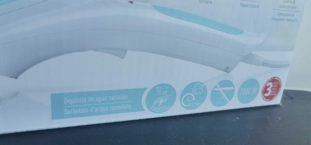 Ferro de engomar em pé