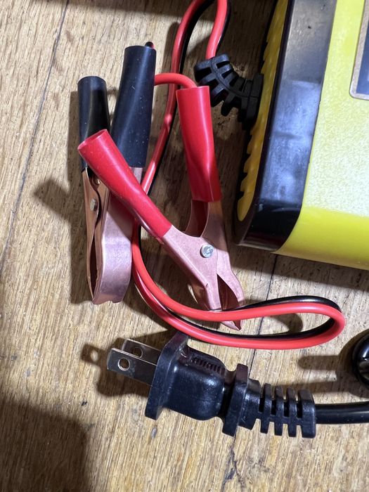 Carregador de Bateria Inteligente 12V 2A - Ecrã Digital LCD - NOVO