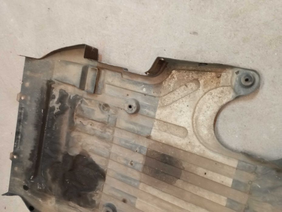 Resguardo inferior motor Jaguar XF 250