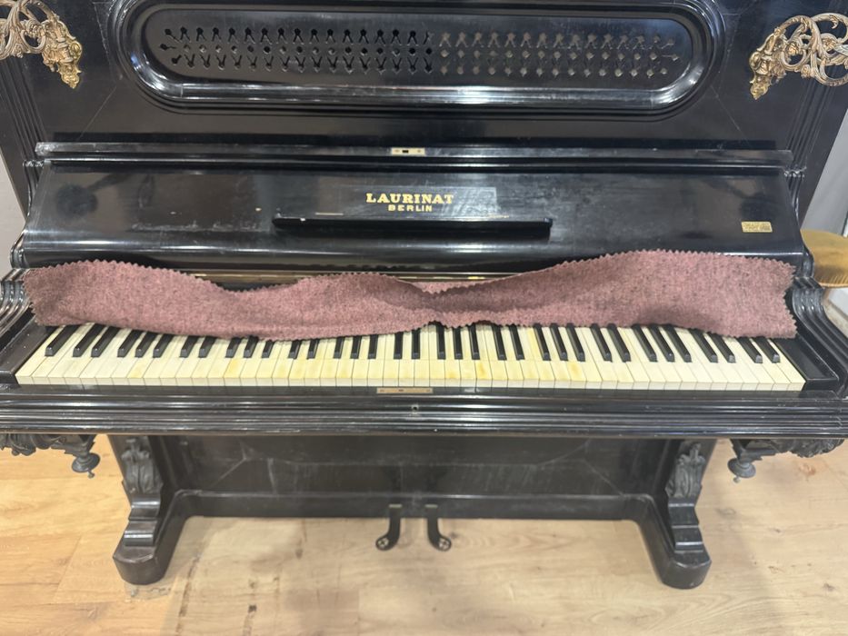 Piano acustico vertical