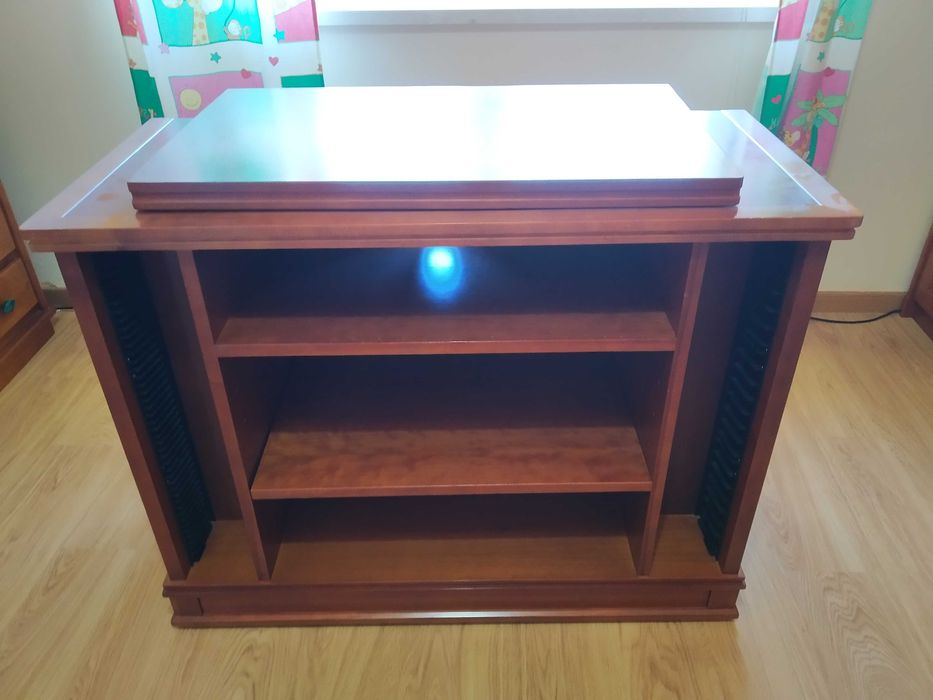 Móvel para TV com tampo rotativo(negociável)