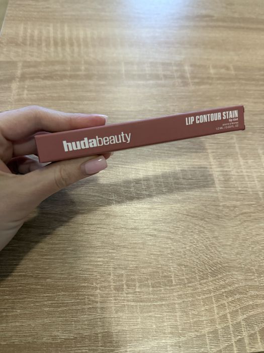 Олівець для губ Huda Beauty