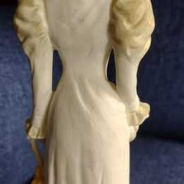 Estatueta Dama antiga em marfinite