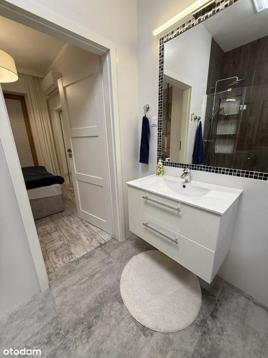 Apartament mieszkalny z balkonem i miejscem parkingowym.