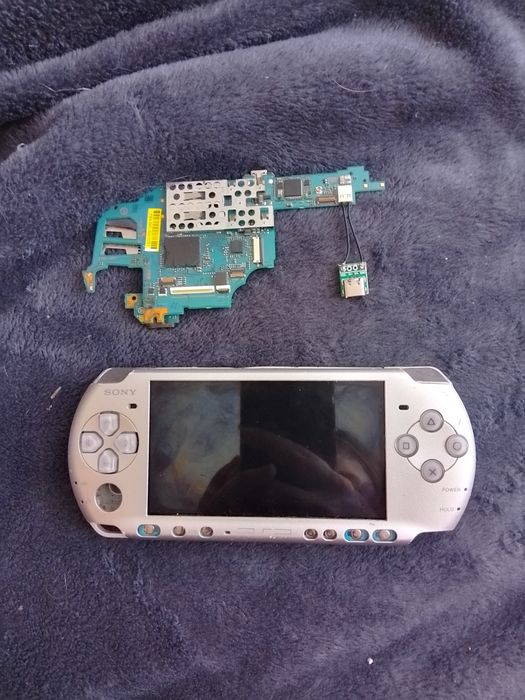 Psp 3000 та плата від 2000 Одним лотом! На запчастини чи під відновлен