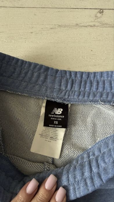 Продам спортивный костюм new balance