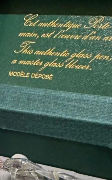 Espectacular!!!Caneta totalmente esculpida em VIDRO que  ESCREVE !!!