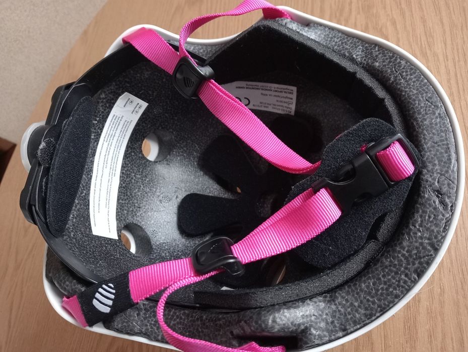 Kask rowerowy Delta Sport regulowany, rozmiar 52-57, ca. 400 g.