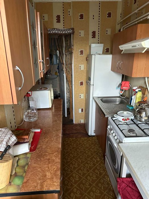 Квартира 2-х кімнатна+гараж біля будинку