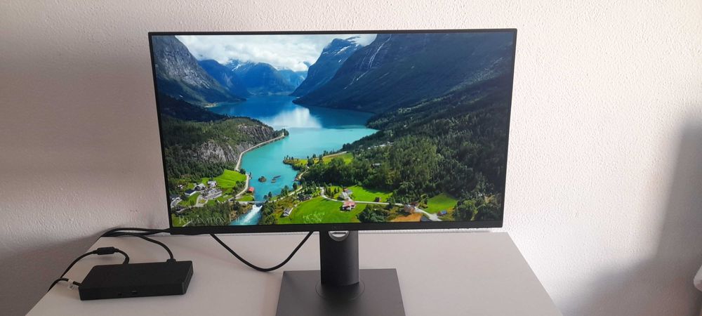 Dell P2719H Monitor 27”