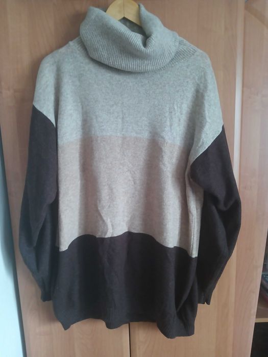 Sweter z golfem.
