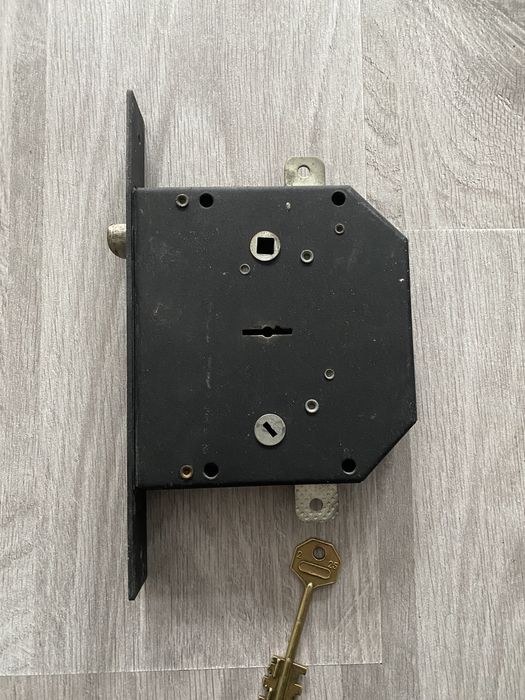 Замок сувальндий с тягами