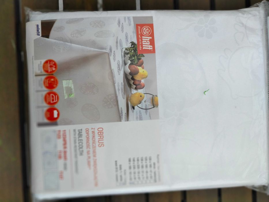 Biały plamoodporny obrus 130x180 wielkanocny