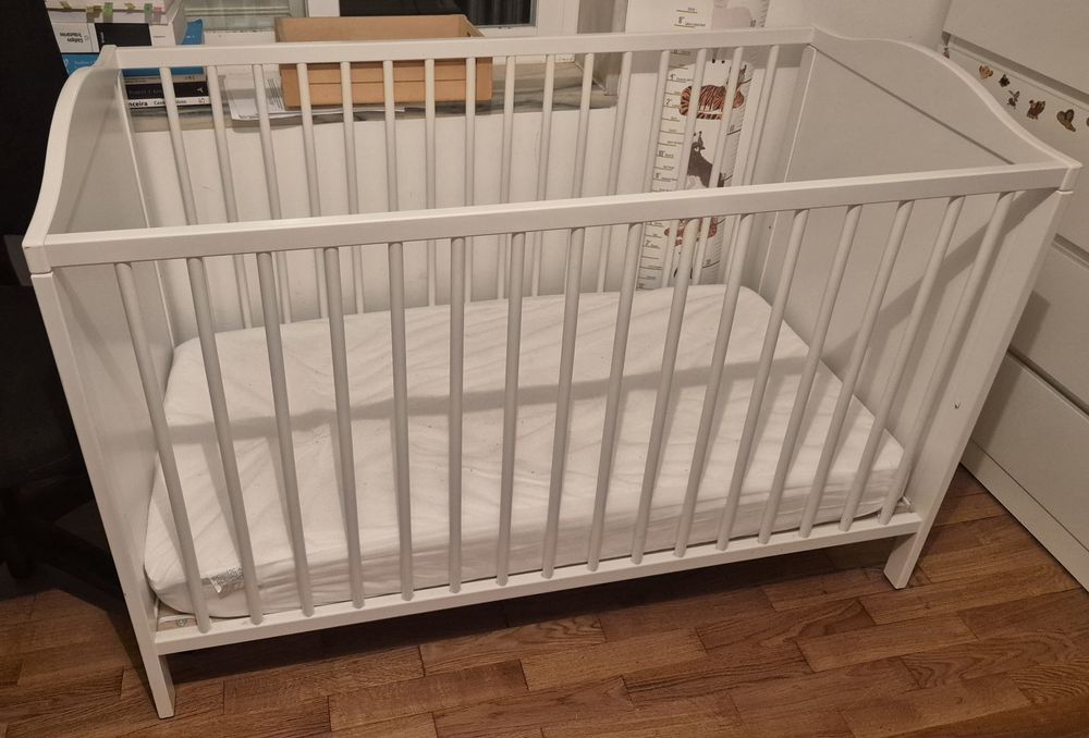 Berço branco do ikea