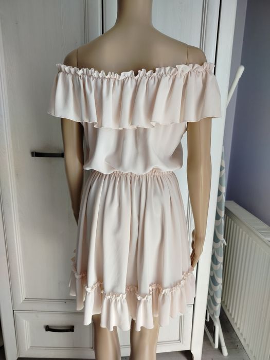 XS S M kremowa nude sukienka 2 sposoby hiszpanka falbany Varlesca