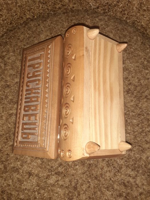 Скринька для прикрас дерев'яна