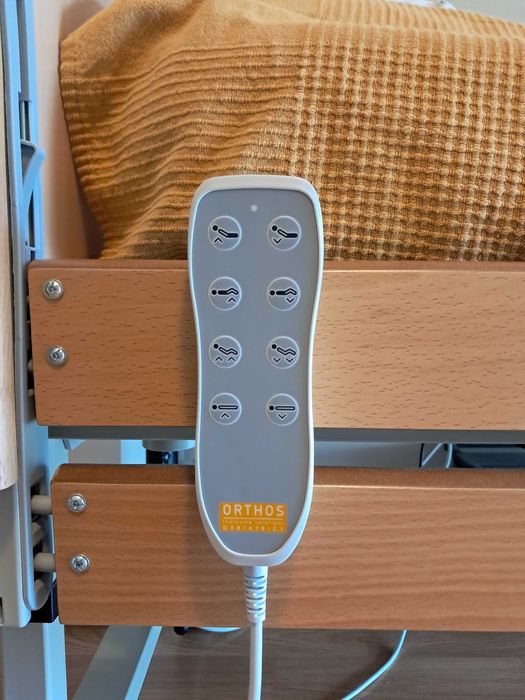 Cama articulada e elevatória marca Orthos
