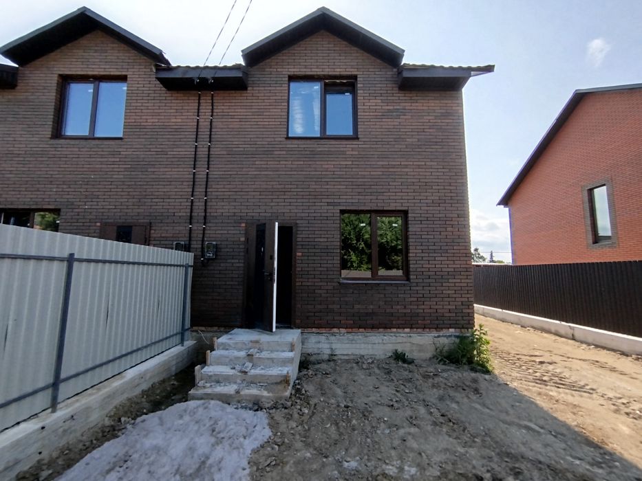 Продаж 2 поверхового дуплекса