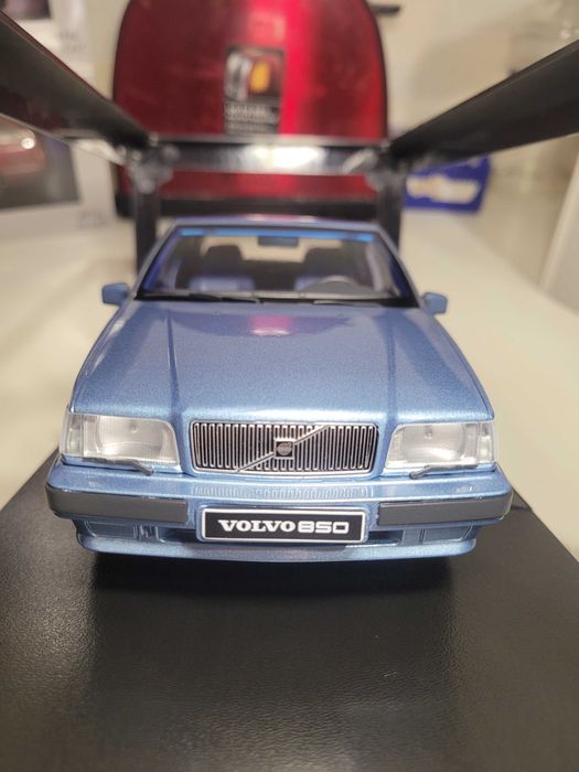 Масштабна модель Volvo 850 1/18 Blue Metallic: 4 345 грн