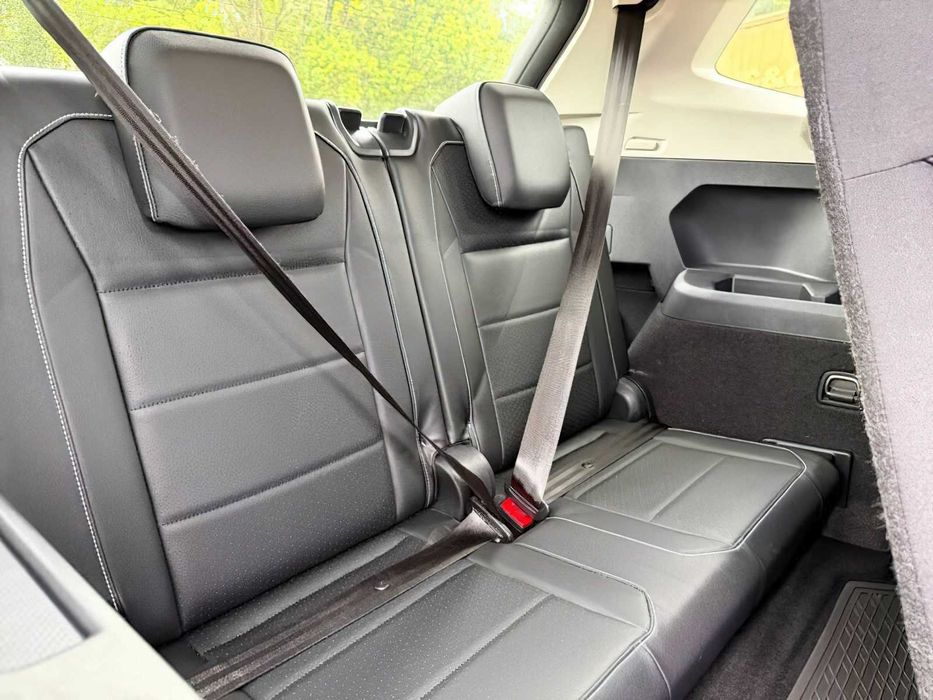 Volkswagen Tiguan      2021