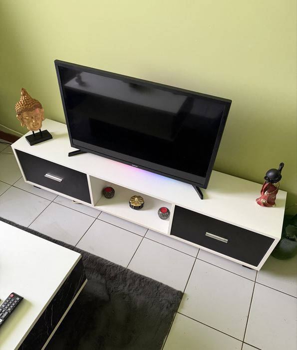 Movel para TV branco e preto