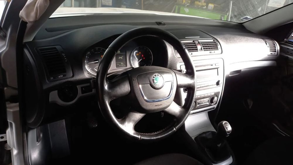 Interior Skoda Octavia II 1.6 tdi 105cv CAYC de 2010