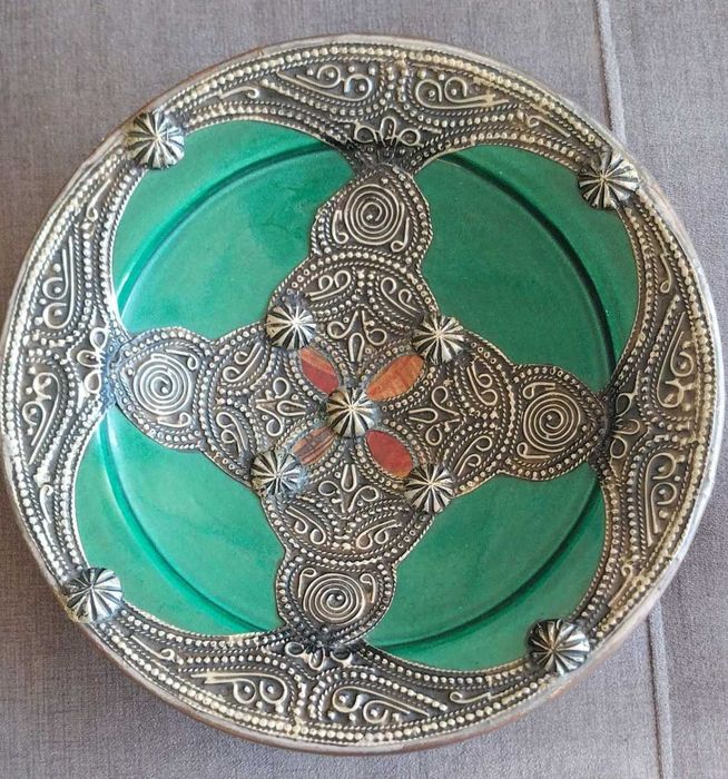 Pratos e caixa marroquinos