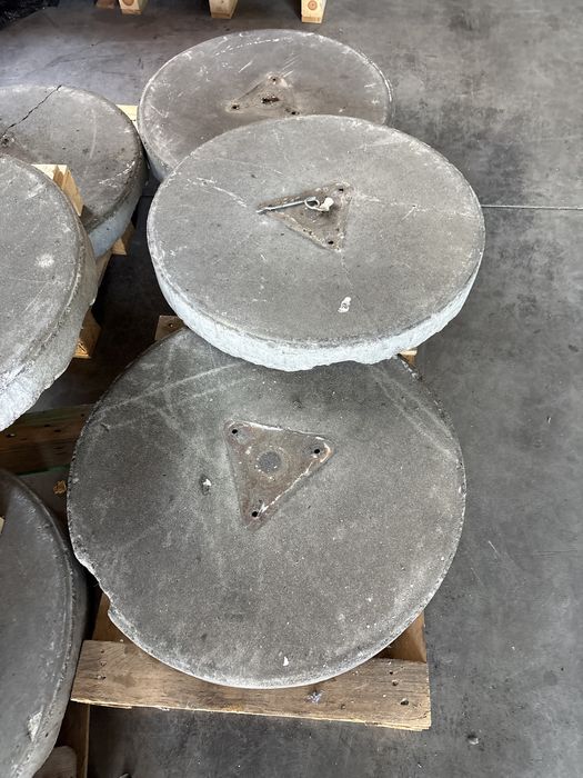 Betonowa podstawa pod parasol ogrodowy