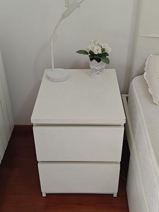 Lote Mobiliario de Quarto Branco Lacado (Cama com gavetas + 5 peças)