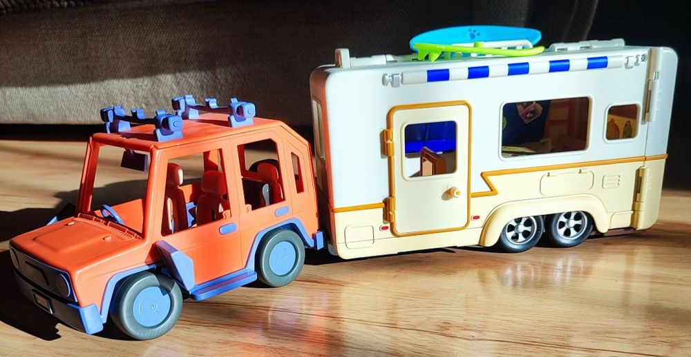 Wielki zestaw Bluey Domek i Kamper oraz figurki Moose Toys Oryginaly