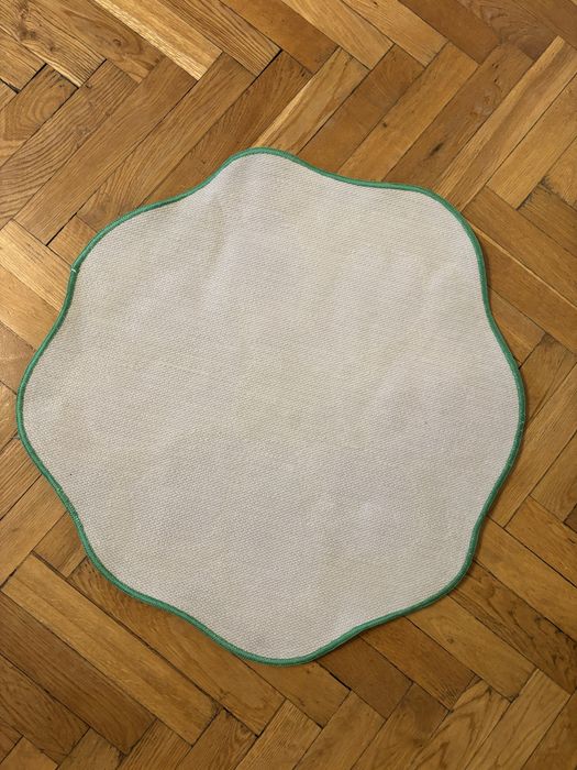 Dywanik kwiatek idealny do łazienki lub pokoju dziecka