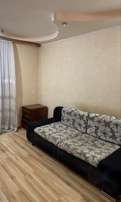 Диван самовивіз потребує трохи ремонту ззовні