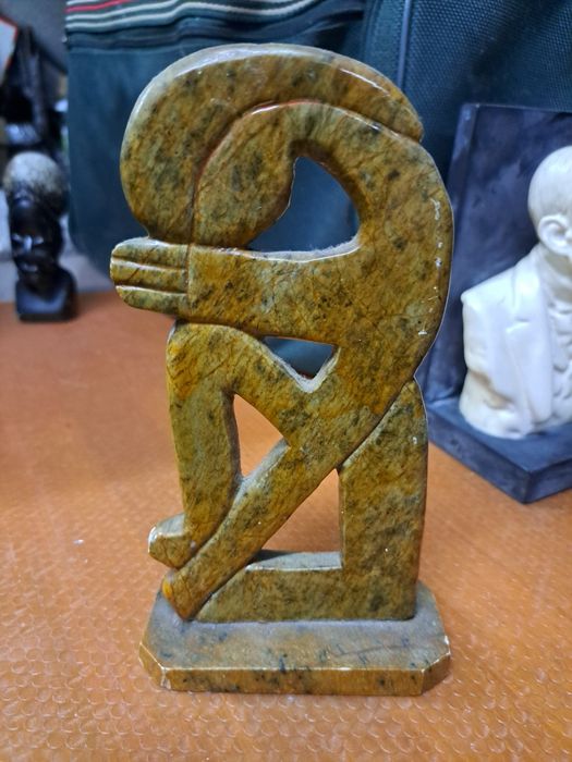 Estatuetas várias.