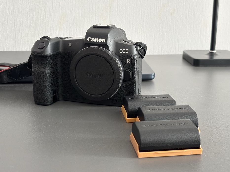 Canon EOS R та аккмулятори до 30К пробігу