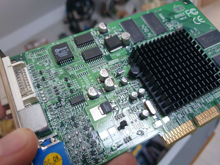 karta gaficzna retro ATI RADEON 7000 64MB (DDR) AGP DVI VGA RV6S