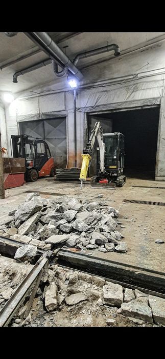 Usługa młotem wyburzeniowym posadzki murki Wyburzenia Skuwanie fvat