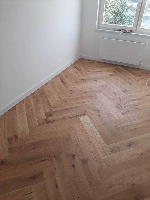 Montaż paneli podłogowych deska meble modułowe