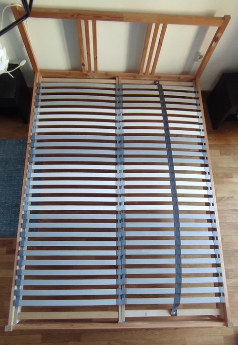 Cama de casal em madeira 140x200 cm + estrados (70 x200cm)