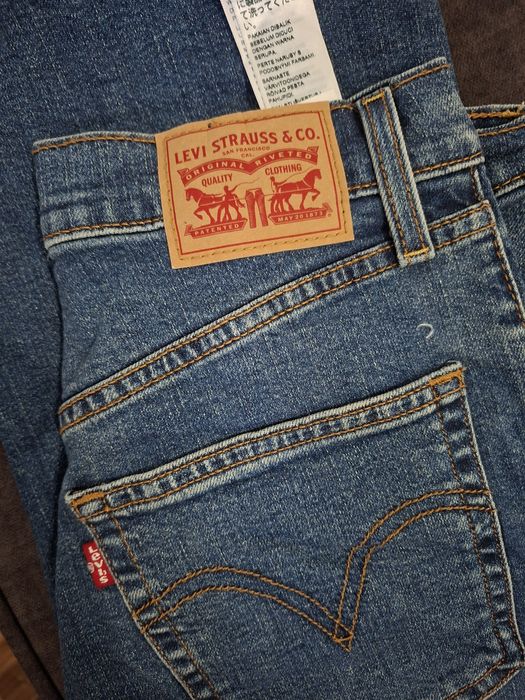 Spodnie LEVIS Strauss Ribcage Straight 30