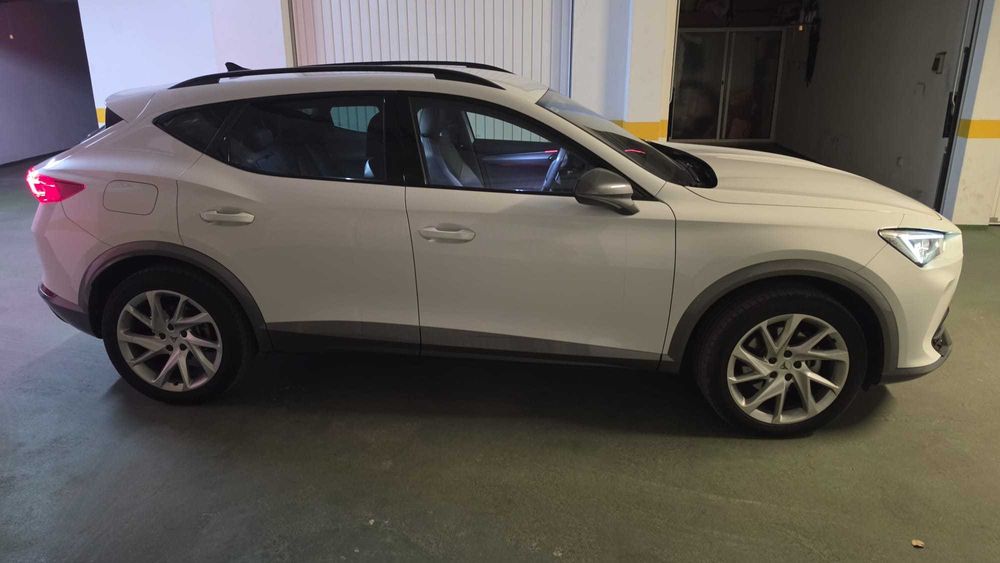 CUPRA Formentor e-Hybrid 204cv - 2024 - 25 mil KM — photo 4