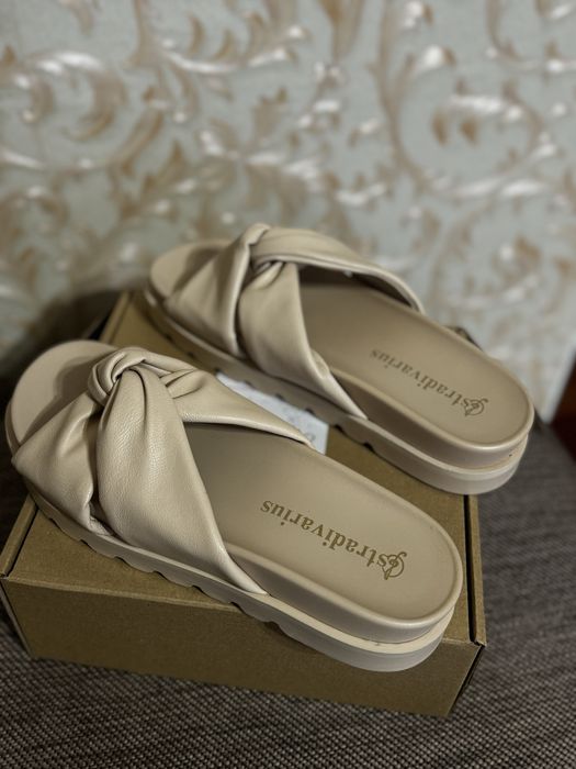 Босоніжки , шлепки