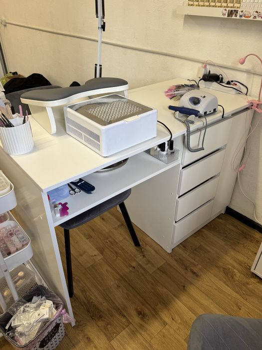 Продам стол для маникюра мастера маникюра болльшой белый