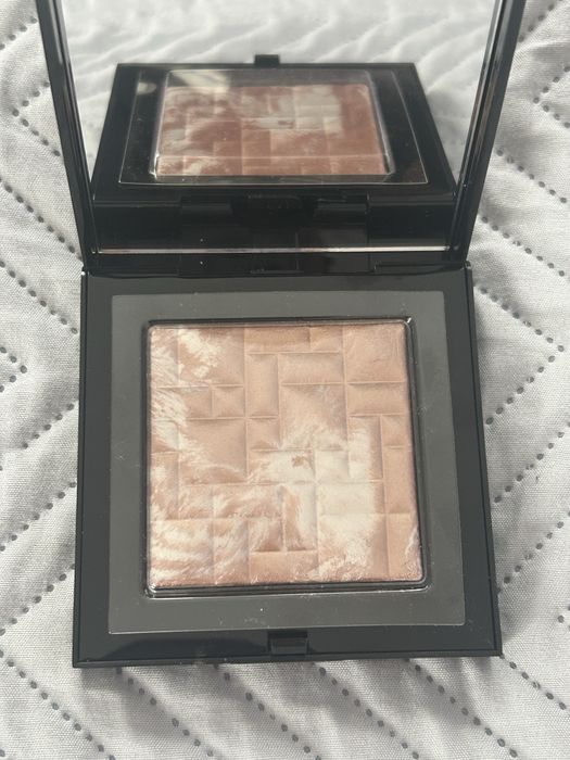 Bobbi Brown puder rozświetlający