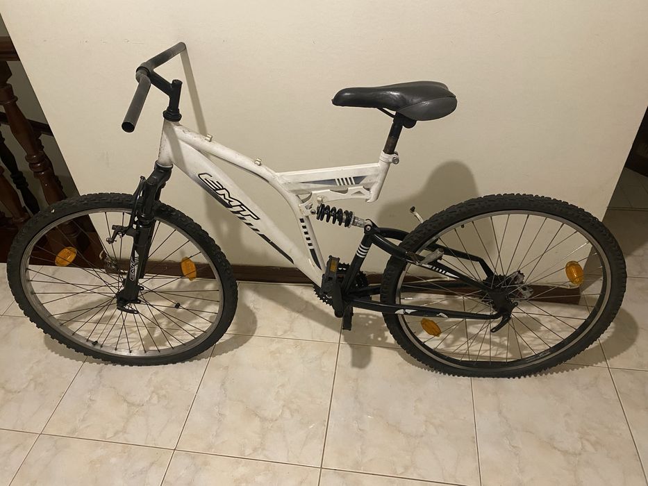 Comprei para fazer um projeto. 40 euros no estado que se encontra