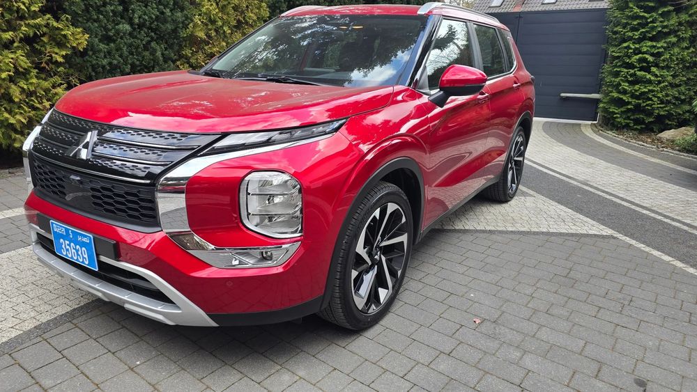 Mitsubishi Outlander 7 osob 2.5 Benzyna 181 koni Nowy Kolory Wersja Do Wyboru