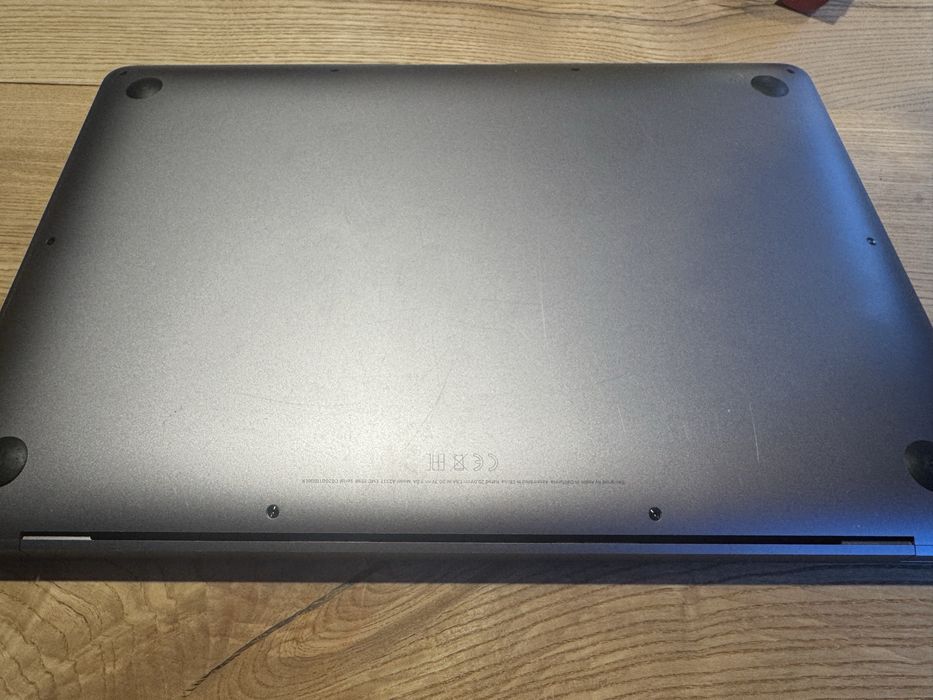 Macbook Air M1 8GB ram, 256gb dysk. Bat 95%