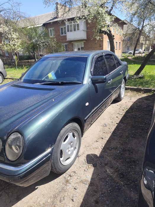 Продам Мерседес Е240